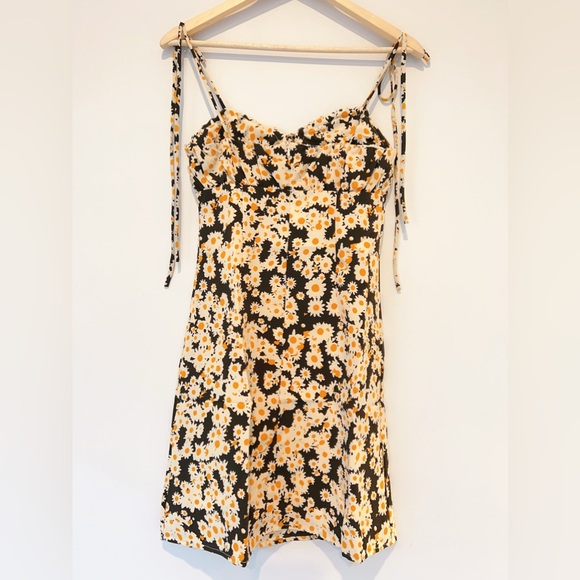 FLOWER PRINTED DRESS (LONG WEEKEND SALE) - Picture 2 of 5